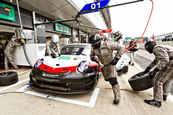Bensin Sintetis Buatan Porsche Diklaim Sebersih Energi Listrik