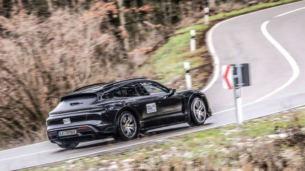 Porsche Taycan Cross Tourismo, Mobil Sport Listrik Buat Keluarga