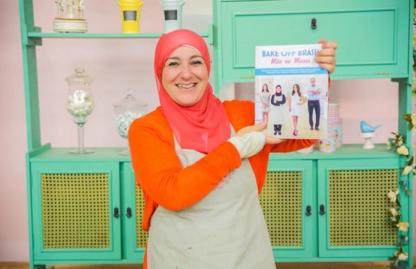 Muslimah Pemenang Bake Off Brasil Promosikan Resep dan Keyakinannya