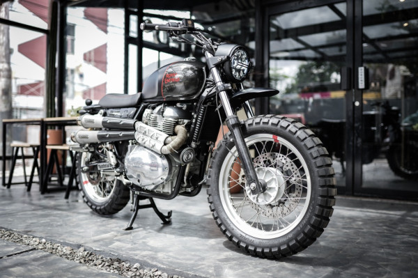Motor Royal Enfield dan Smoked Garage Terinspirasi Masa Karantina
