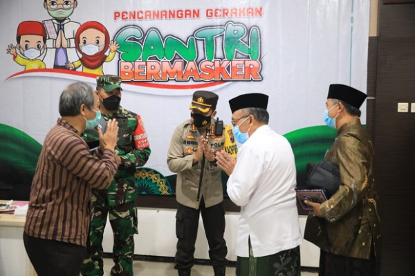 Gerakan Santri Bermasker, Kapolresta Malang Kota: Kita Bangun Kolaborasi Lawan COVID-19