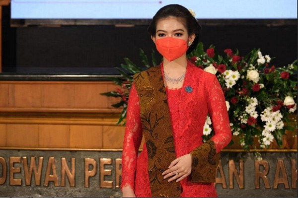 Yuk, Intip Kebaya Cantik Kahiyang Ayu dan Selvi Ananda saat Pelantikan Suaminya