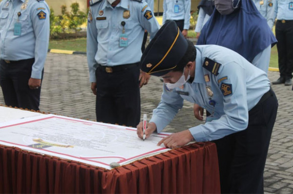 Pegawai Kantor Imigrasi Polewali Mandar Deklarasi Janji Kinerja