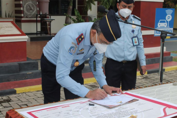 Pegawai Kantor Imigrasi Polewali Mandar Deklarasi Janji Kinerja