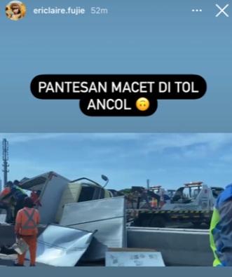 Truk Pengangkut Sembako Terbalik, Tol Ancol Macet