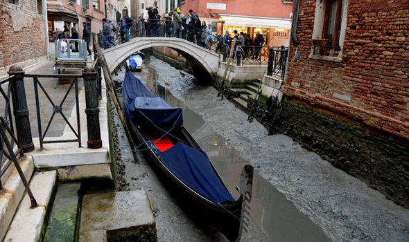 Usai Banjir Besar 3 Bulan Lalu, Air Kanal di Venesia Surut