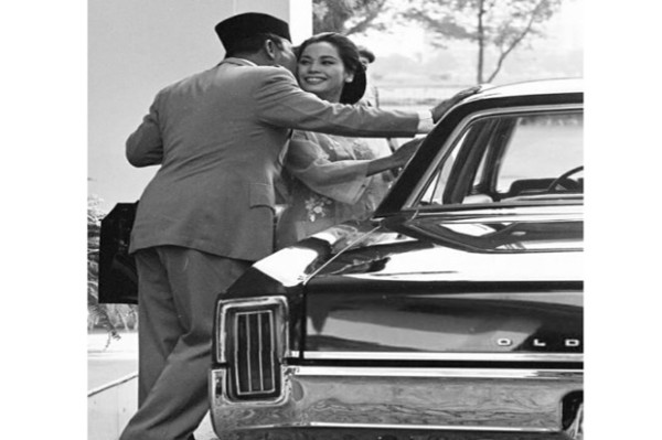 Warganet Unggah Foto Kemesraan Soekarno dan Kerennya Gaya Ali Sadikin