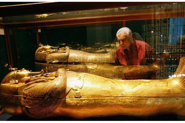 Jadi Penemuan Besar Abad 21, Arkeolog Mesir Temukan Makam Ratu Nefertiti