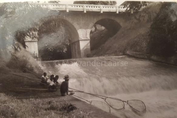 Jembatan Merah Bogor, Tempat Kongkow Gubernur Jenderal Hindia Belanda Sambil Makan Doclang