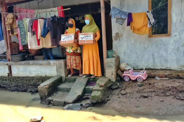 MNC Peduli Salurkan Bantuan untuk Warga Desa Pantai Harapan Jaya dan Pantai Bakti Bekasi