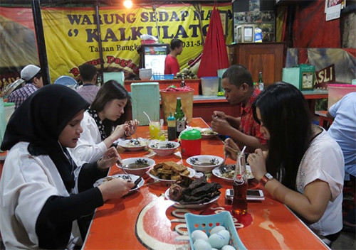 Jadi Sup Terenak di Asia, Ini Tiga Rawon Legendaris Surabaya