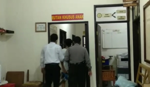 Pelajar SMA Ini Beruntung Diselamatkan Polisi, Nyaris Celaka Dihajar Massa