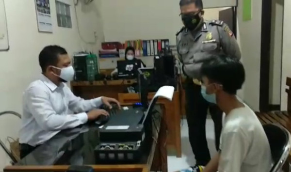 Pelajar SMA Ini Beruntung Diselamatkan Polisi, Nyaris Celaka Dihajar Massa