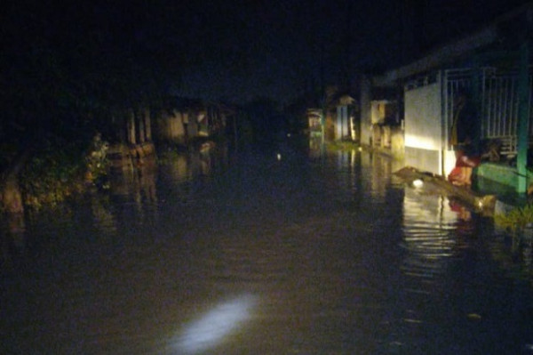Banjir Kembali Genangi Karawang, Demi Keselamatan Warga Puluhan Gardu Listrik Dipadamkan