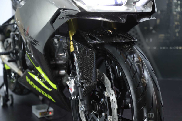 CBR150R Custom Berzirah Karbon Ini Lebih Sangar dan Berotot!
