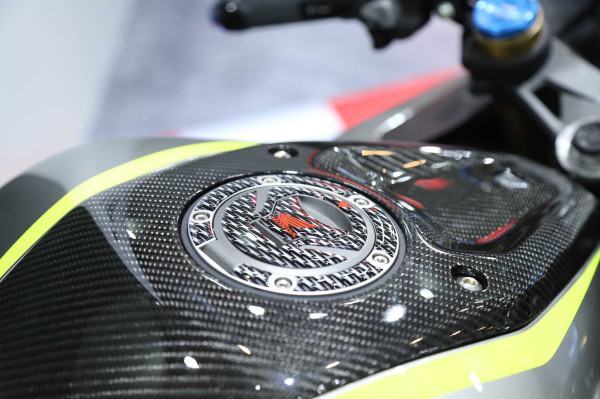CBR150R Custom Berzirah Karbon Ini Lebih Sangar dan Berotot!