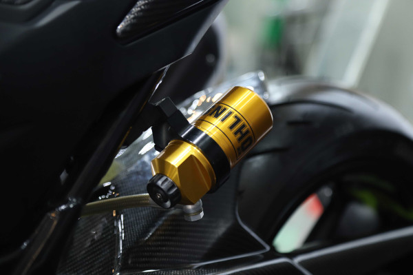 CBR150R Custom Berzirah Karbon Ini Lebih Sangar dan Berotot!