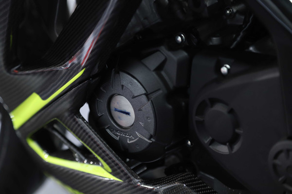 CBR150R Custom Berzirah Karbon Ini Lebih Sangar dan Berotot!