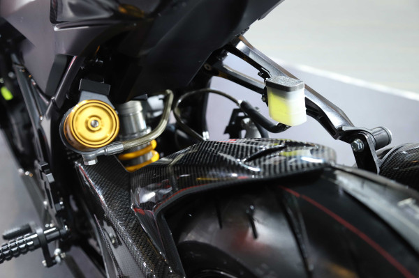 CBR150R Custom Berzirah Karbon Ini Lebih Sangar dan Berotot!