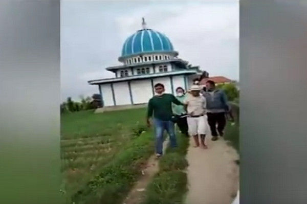 Sampang Gempar! Massa Lepaskan Bandar Sabu dan Rusak Mobil BNNP Jatim