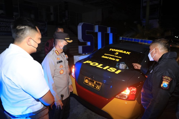 Sakit Hati Balap Liar Dirazia, Anak Pejabat Tinggi Jabar Lempar dan Tabrak Mobil Patroli Polisi