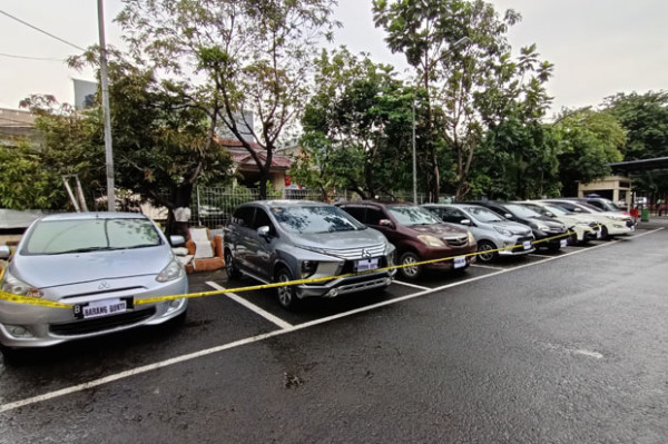4 Pelaku Penggelapan Belasan Mobil Rental Diringkus Polisi