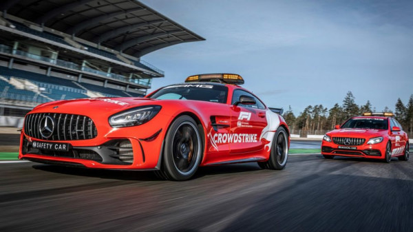 Dua Mobil Aston Martin Resmi Jadi Mobil Dinas Formula 1 Musim 2021