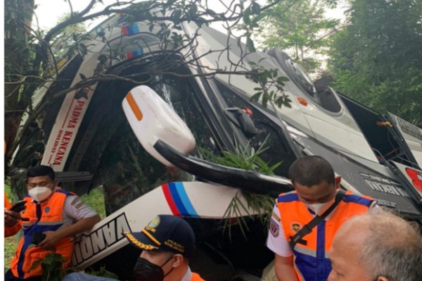 Bus Maut Terjun ke Jurang di Sumedang Diduga Terlambat Uji KIR