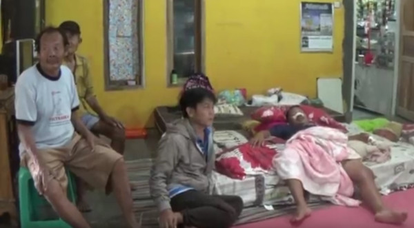 Viral, Pria Bertato Merengek Minta Ampun saat Kedapatan Menganiaya Warga