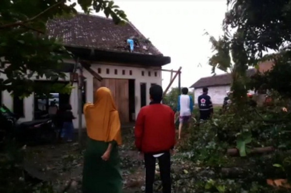 Puluhan Rumah di Tasikmalaya Rusak Disapu Angin Puting Beliung