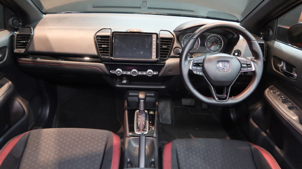 Terlalu Lega, Kabin Honda City Hatchback RS Bisa Diubah Jadi Kasur