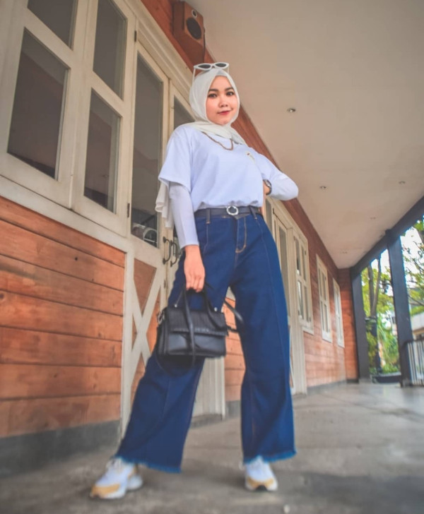 7 Cara Tampil Kece dengan Manset dan Kaus untuk Hijaber