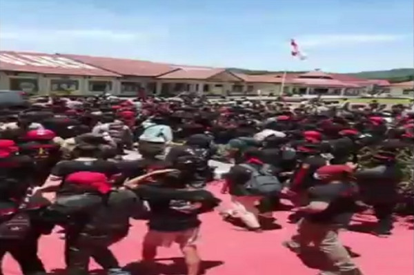 Mapolres Konawe Diserbu Ratusan Warga Adat Tolaki, Massa Tuntut Pembebasan 9 Tahanan