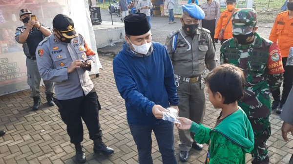 Cek Klaster Senam di Asrama Haji, Wabup Tasikmalaya Beri Motivasi Pasien COVID-19