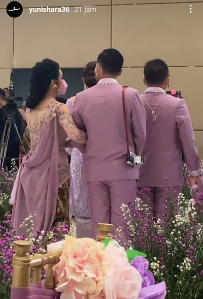 So Sweet, Momen Krisdayanti Gandeng Azriel Hermansyah Dibagikan Yuni Shara