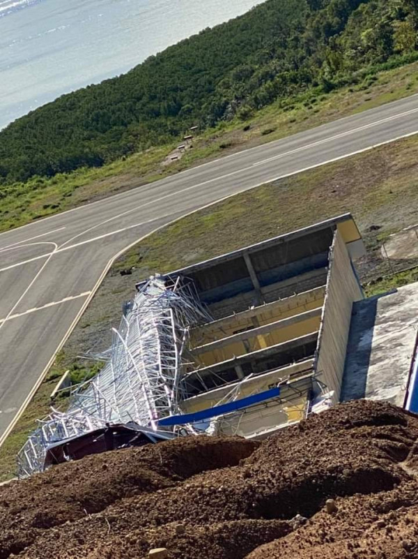 Belum Digunakan, Ruang Tunggu Bandara Siau Hancur Disapu Angin