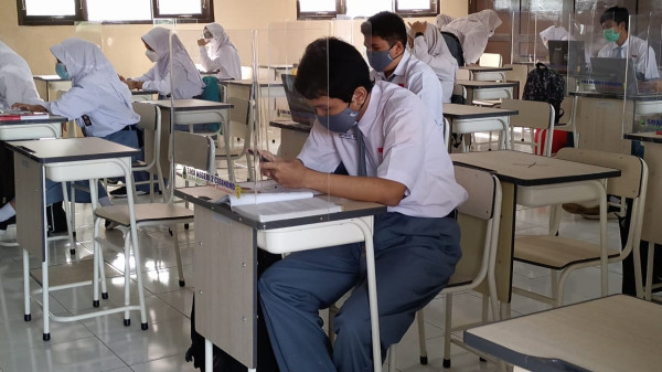 Uji Coba Pembelajaran Tatap Muka di Kabupaten Bogor, Siswa: Senang, Kangen Teman-teman