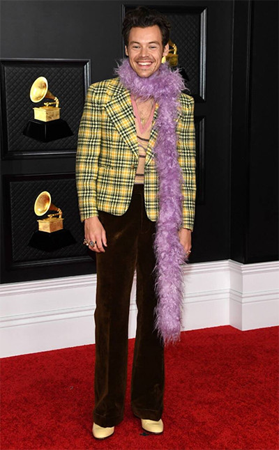 Busana-Busana Terbaik di Gelaran Red Carpet Grammy Awards 2021