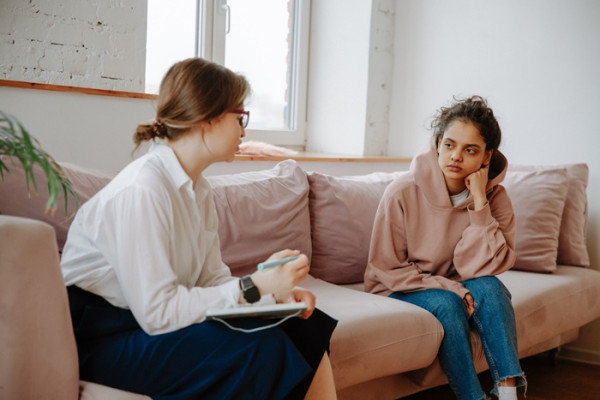 Mulai Kena Quarter Life Crisis? Hati-Hati Main di Medsos!