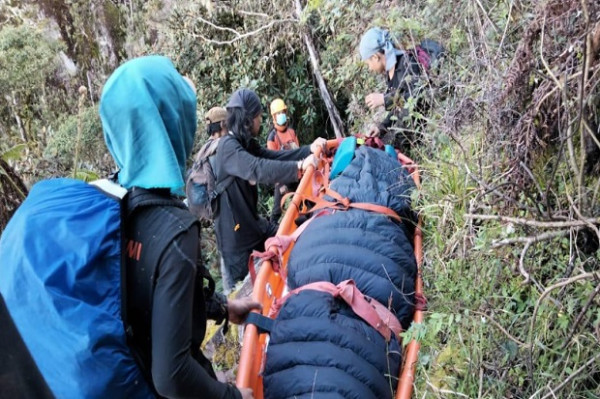 Dramatis Evakuasi Pendaki Jatuh di Jurang Gunung Lompobattang