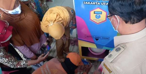 Inovasi Hadapi Pandemi COVID-19, Warga Cilincing Patungan Hadirkan ATM Beras