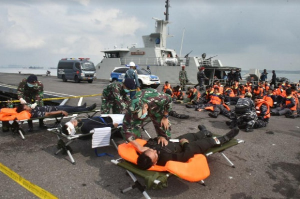 Kapal Patroli Terbakar, Koarmada II Kerahkan KRI Terapang-648 dan Helikopter