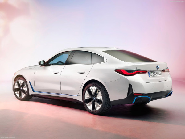 Hal Menakjubkan Mobil Listrik BMW i4 Selain Jarak Tempuh 590 Kilometer