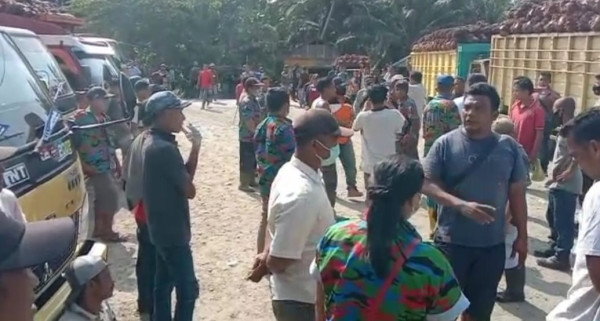 Bentrokan Pecah di Lahan Sengketa Bongkar Muat Sawit di Langkat, Dua Luka