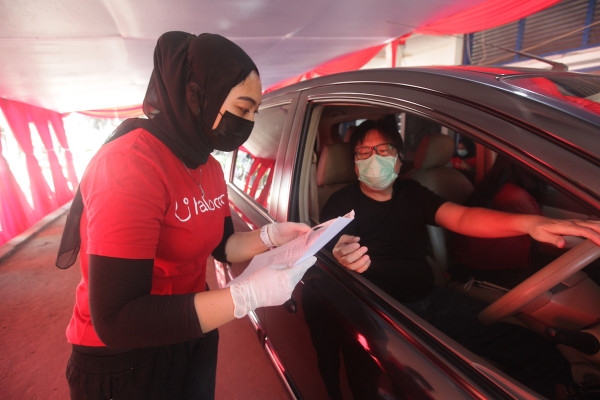 Halodoc dan Gojek Resmikan Pos Pelayanan Vaksinasi Covid-19 untuk Lansia di Bogor