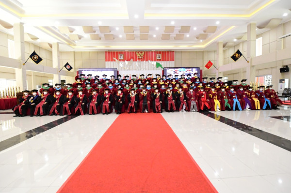 Unhan Gelar Wisuda Bagi 432 Lulusan Pascasarjana dan Doktoral