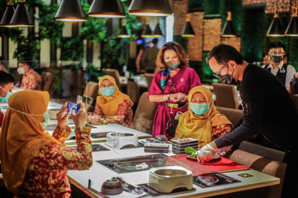 3.130 Perawat di Kota Bogor Dijamu Makan di Restoran dan Belanja