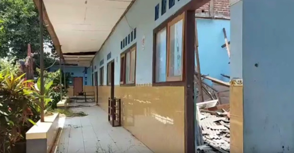 Memprihatinkan, 3 Ruang Kelas SD di Pasuruan Porakporanda