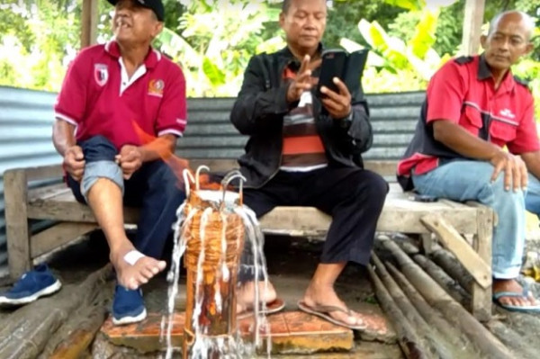 Heboh, Air dan Api Bisa Menyatu di Lereng Gunung Lawu Bikin Gempar