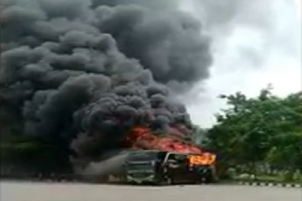 Aceh Gempar, 2 Bus Mewah Ludes Dilalap Kobaran Api Saat Parkir di Terminal Batoh